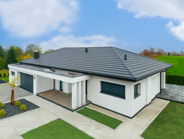 Jak wybrać blachodachówkę, aby dach służył przez dekady? Kompleksowy poradnik inwestora